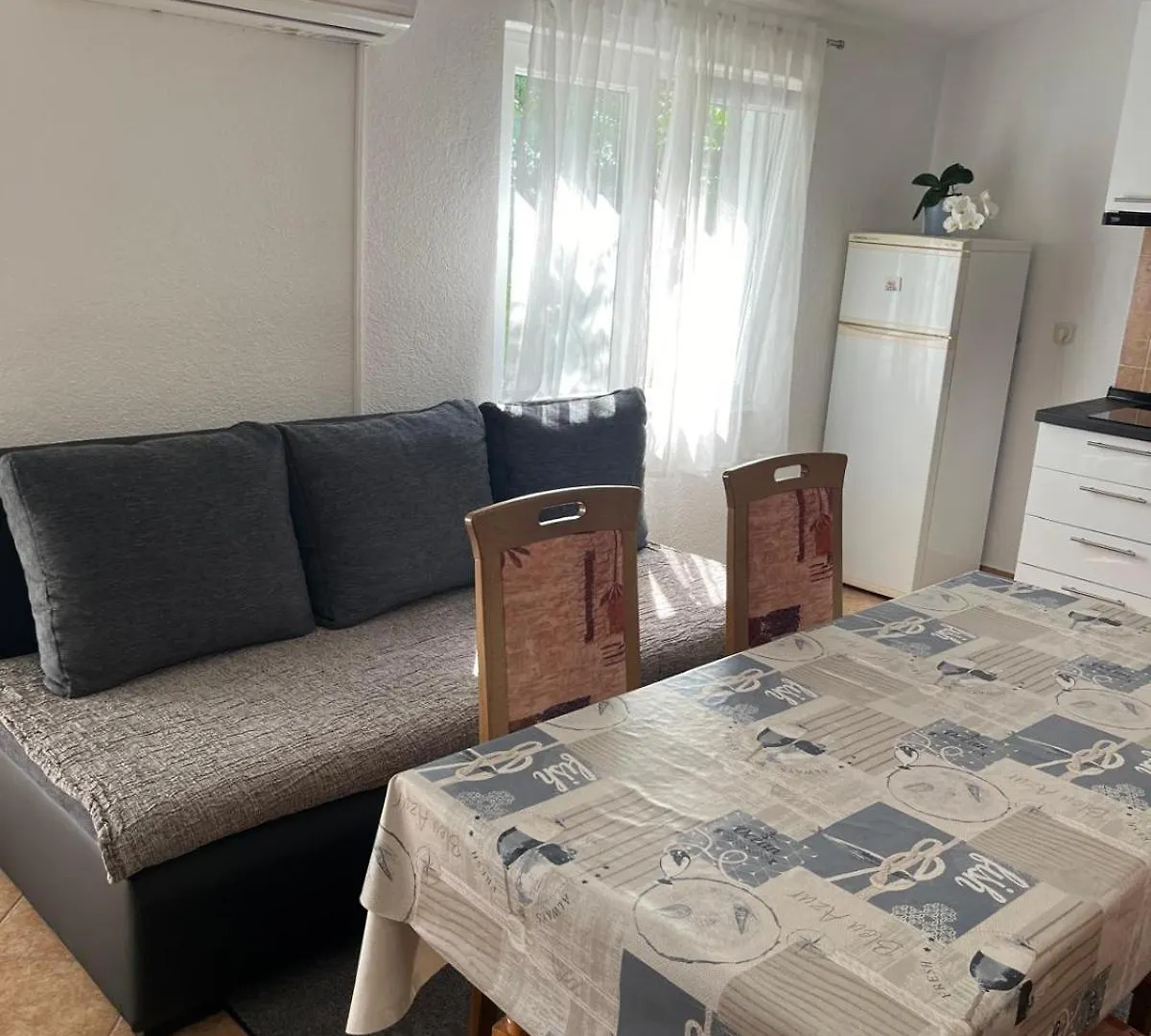 Two Bedroom Apartment Ivana - 150 M From The Beach Vir