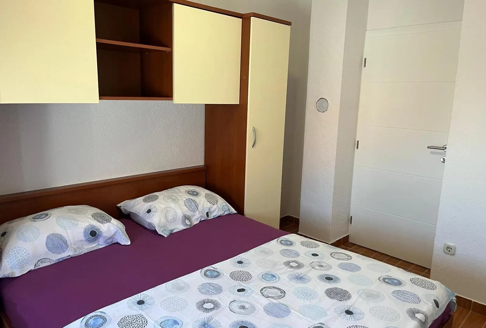 Two Bedroom Apartment Ivana - 150 M From The Beach Vir