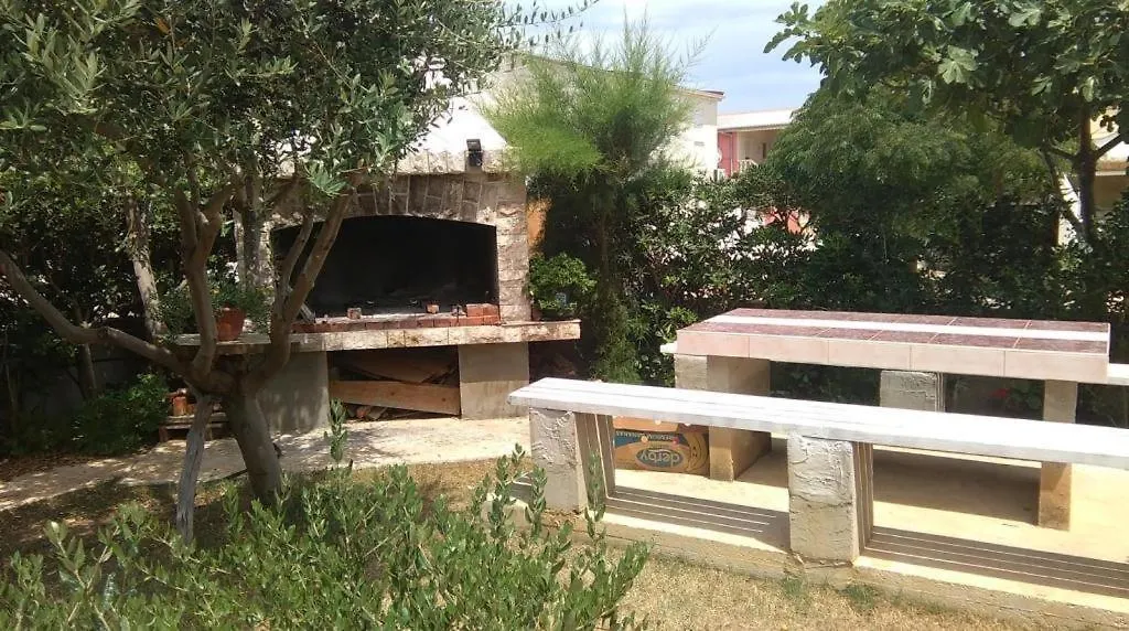 Two Bedroom Apartment Ivana - 150 M From The Beach Vir Croatia