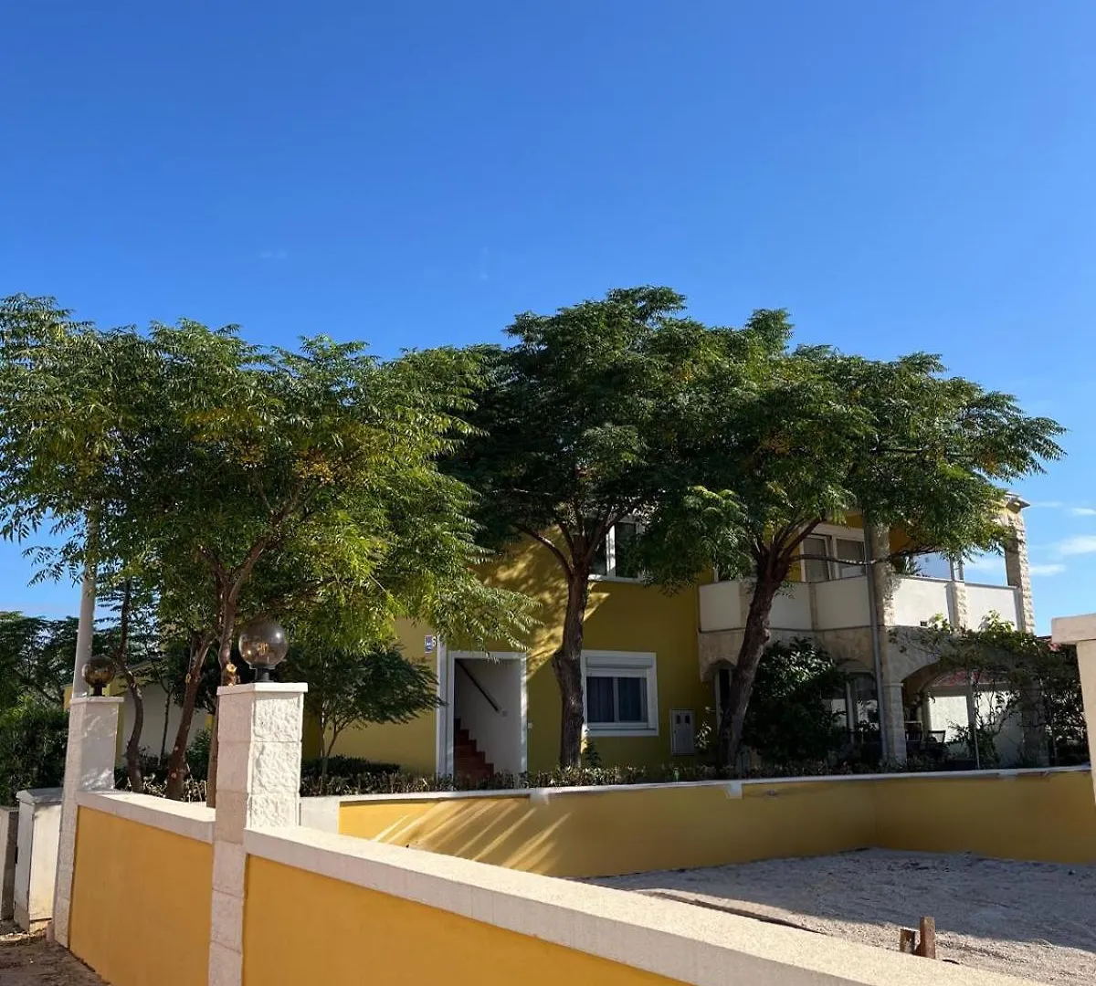 Two Bedroom Apartment Ivana - 150 M From The Beach Vir