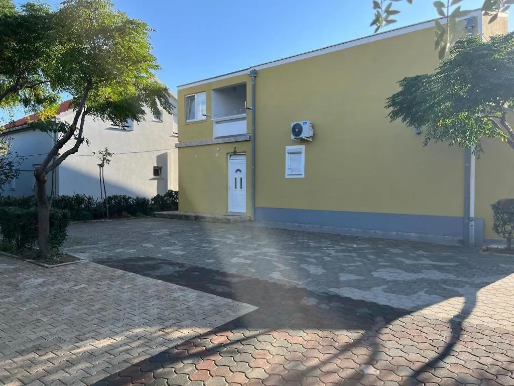 Two Bedroom Apartment Ivana - 150 M From The Beach Vir 0*,  Croatia