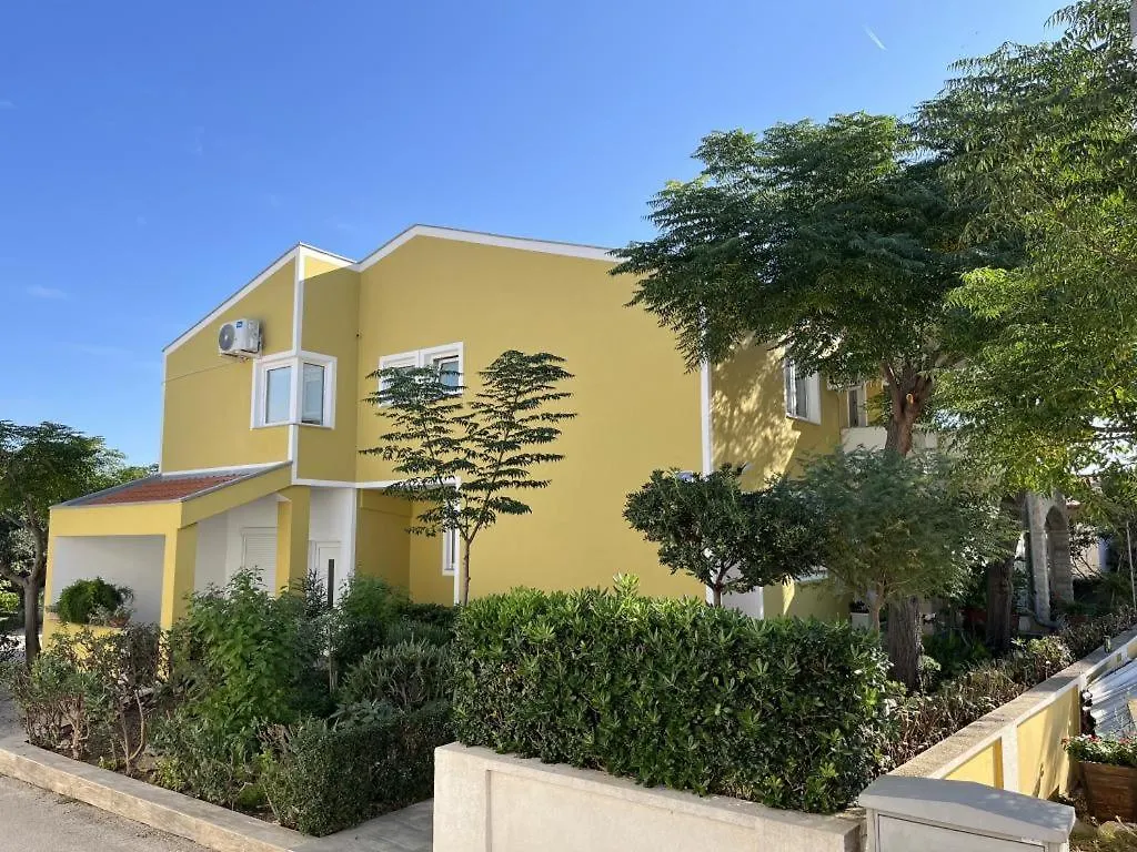 Two Bedroom Apartment Ivana - 150 M From The Beach Vir